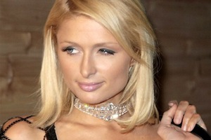 https://am13.mediaite.com/med/cnt/uploads/2010/08/paris_hilton_eye_thumb.jpg