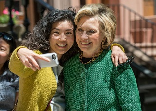 hillary clinton selfie small