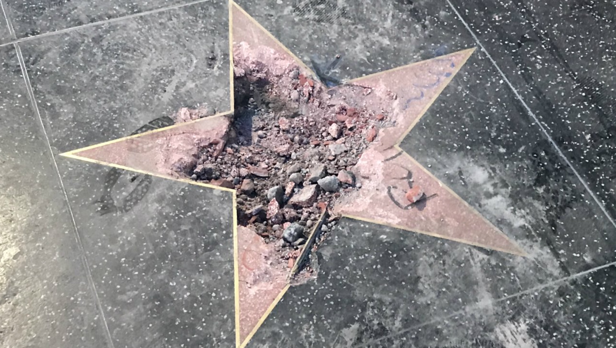 systematisk fusionere mammal West Hollywood Passes Resolution to Remove Trump's Walk of Fame Star After  Its 2nd Destruction
