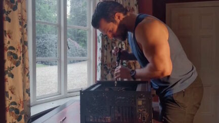 henry cavill builds a computer