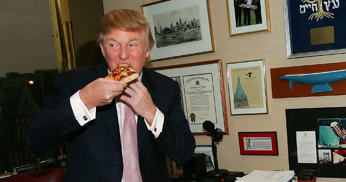 Trump-Eating-Pizza-Getty-52547650.jpg