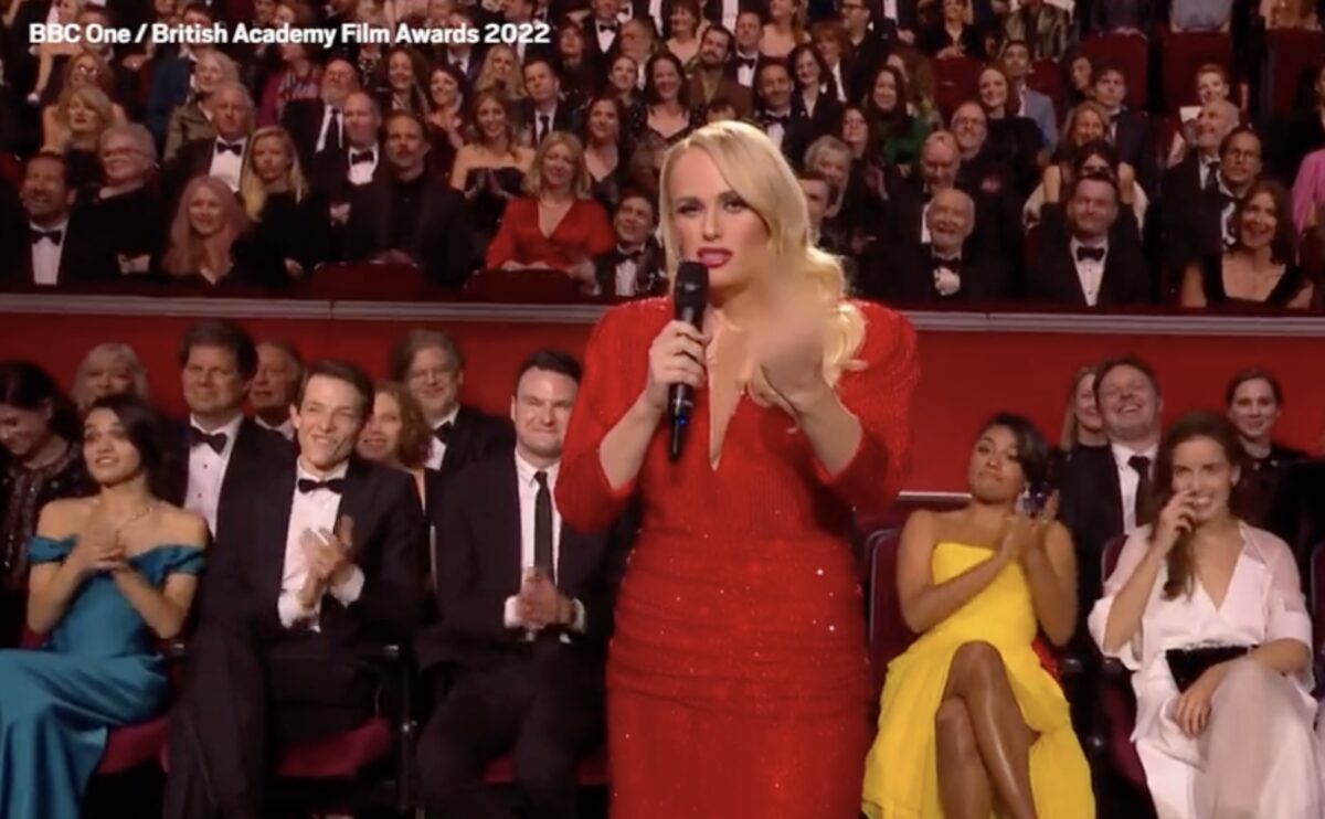 Rebel Wilson flips off Putin as BAFTA host