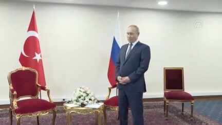 Putin Stews for Excruciating 50 Seconds While Erdogan Makes Him Wait in Dueling Despots Power Move (mediaite.com)
