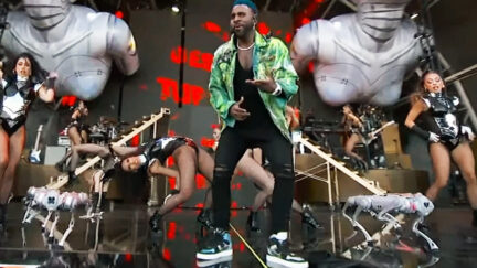 Jason Derulo performing with those terrifying robot dogs