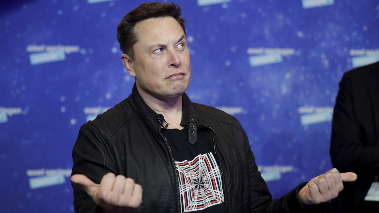 #RIPTwitter Trends After Elon Musk Places New Limits On Users Who Refuse To Pay Him (mediaite.com)