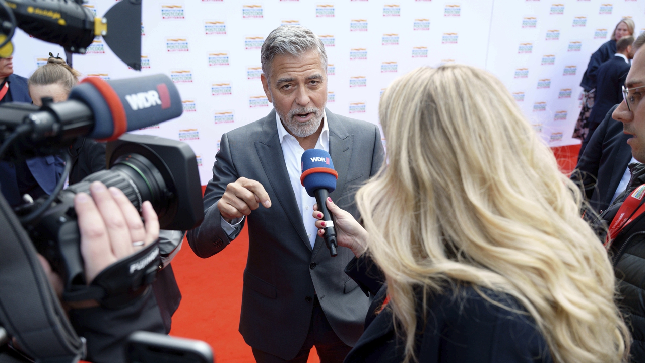 24 May 2023, North Rhine-Westphalia, Duesseldorf: Actor George Clooney comes to the "Charity Gala of the German Postcode Lottery". Photo by: Henning 