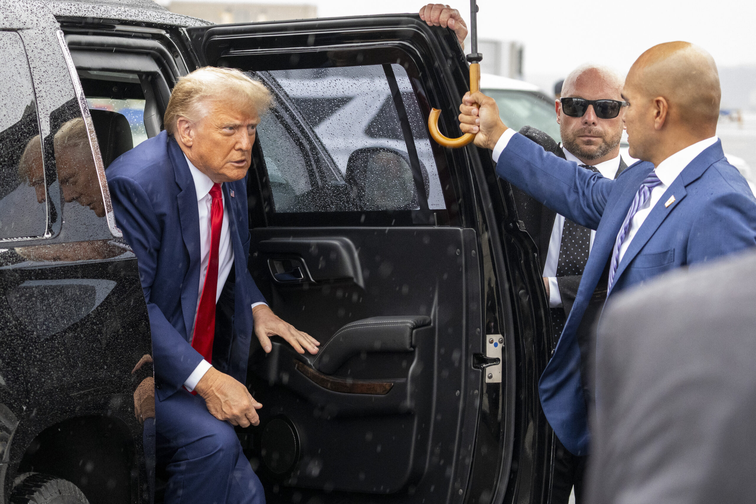 Trump Declares He Had a ‘Very Good Day’ Despite Being Arrested and Flying to ‘Filthy’ D.C.