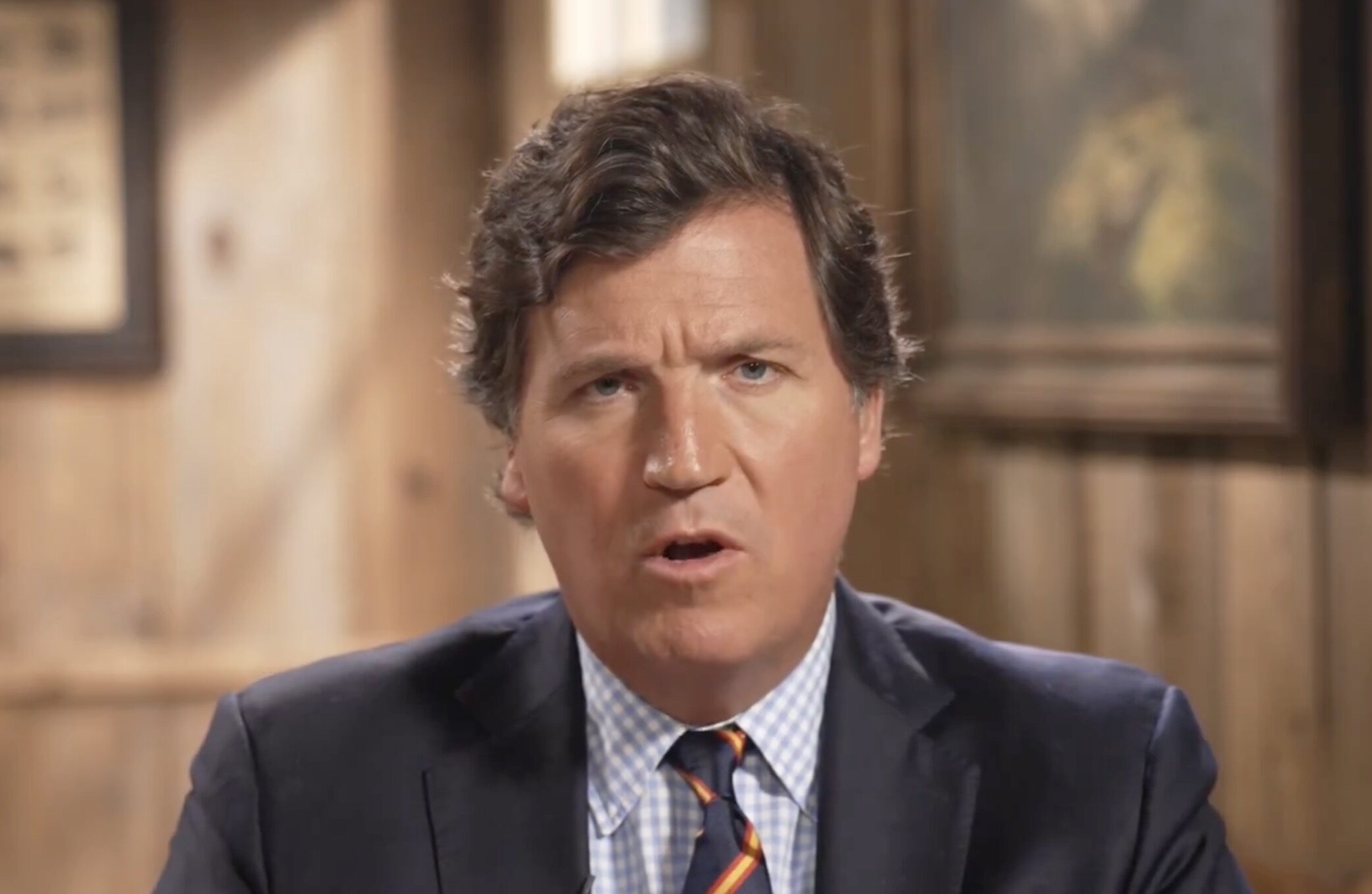 Tucker Carlson Reportedly Spotted In Moscow As Fans Speculate Interview With Putin (mediaite.com)