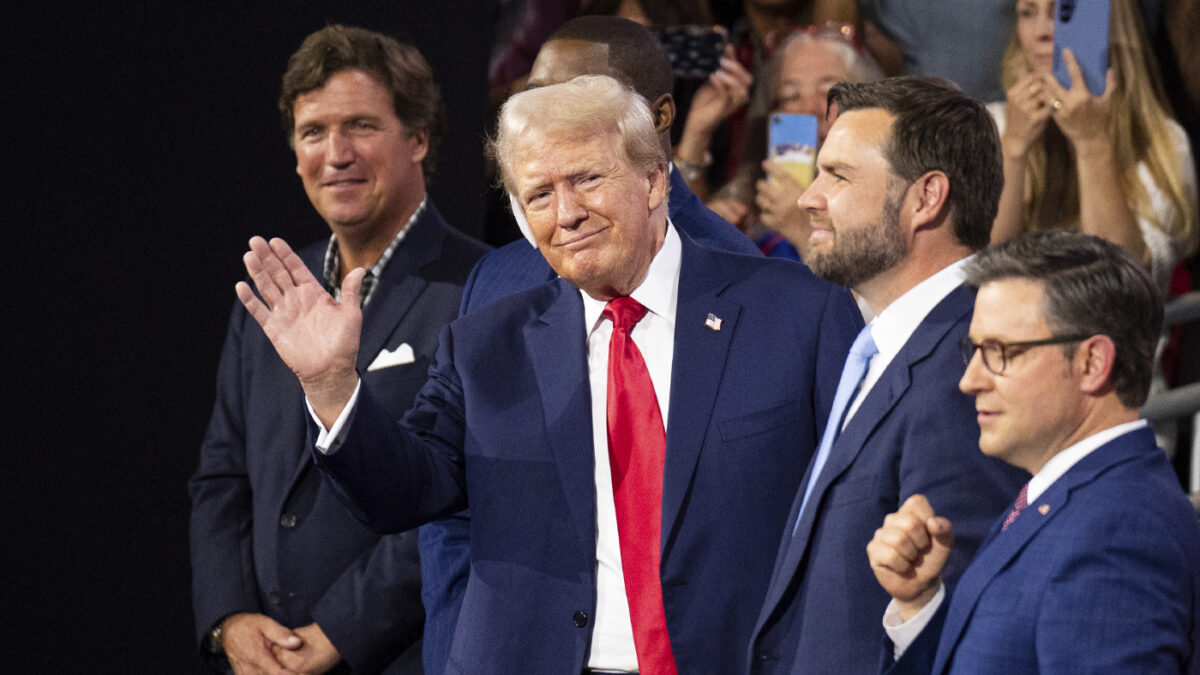 TUCKER CARLSON to blame for disastrous Cat Man VP choice? 😩