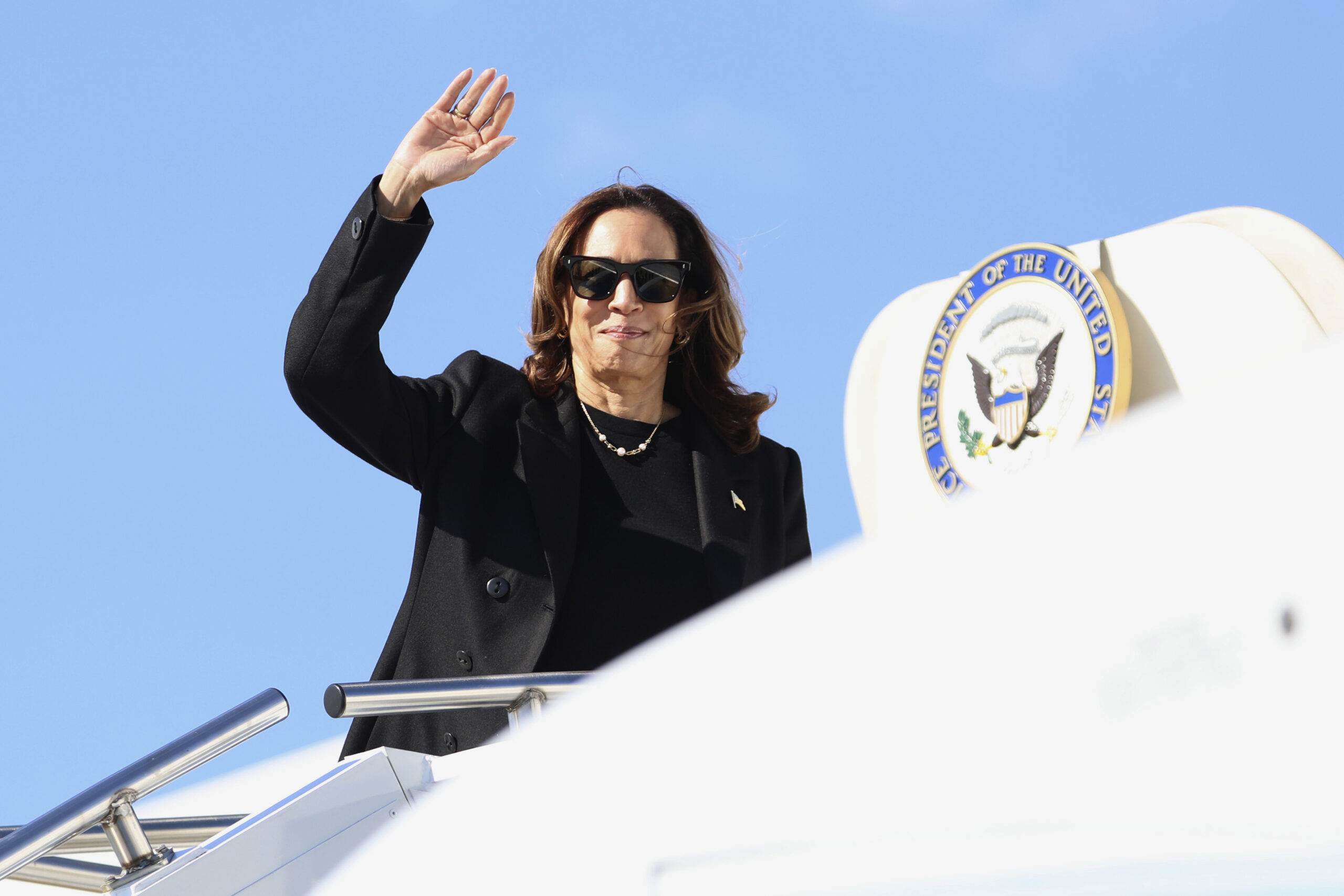 Kamala Harris getting on Air Force Two