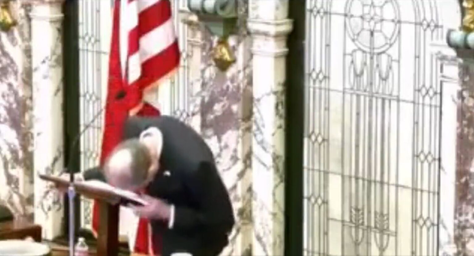 Mississippi Lt. Gov Delbert Hosemann Falls In Senate Chamber