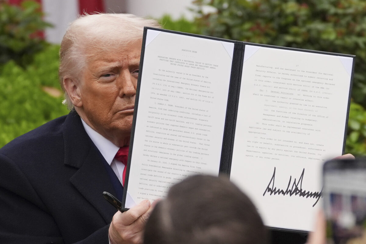 Donald Trump signing tariffs executive order
