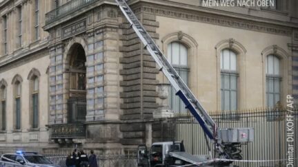 Böcker forklift Louvre heist ad
