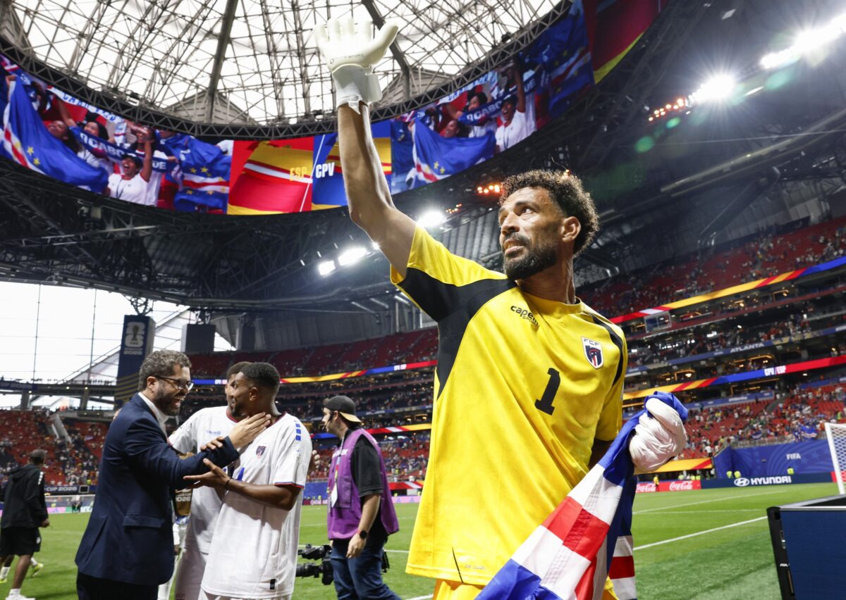 Cape Verde goalkeeper Vozinha (R) acknowledges the crowd following a 0-0 draw with Spain in a World Cup Group H football match at Atlanta Stadium in Atlanta on June 15, 2026. (Kyodo via AP Images) ==Kyodo