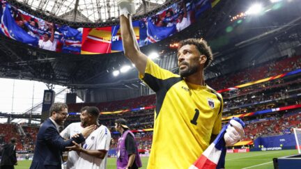 Cape Verde goalkeeper Vozinha (R) acknowledges the crowd following a 0-0 draw with Spain in a World Cup Group H football match at Atlanta Stadium in Atlanta on June 15, 2026. (Kyodo via AP Images) ==Kyodo