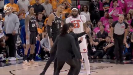 Fan storms court at Spurs-Knicks Finals